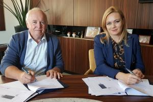 Mirna - podpis pisma o nameri, Dusan Skerbis in Jasna Bartolj Kotar, foto Lapego (1)